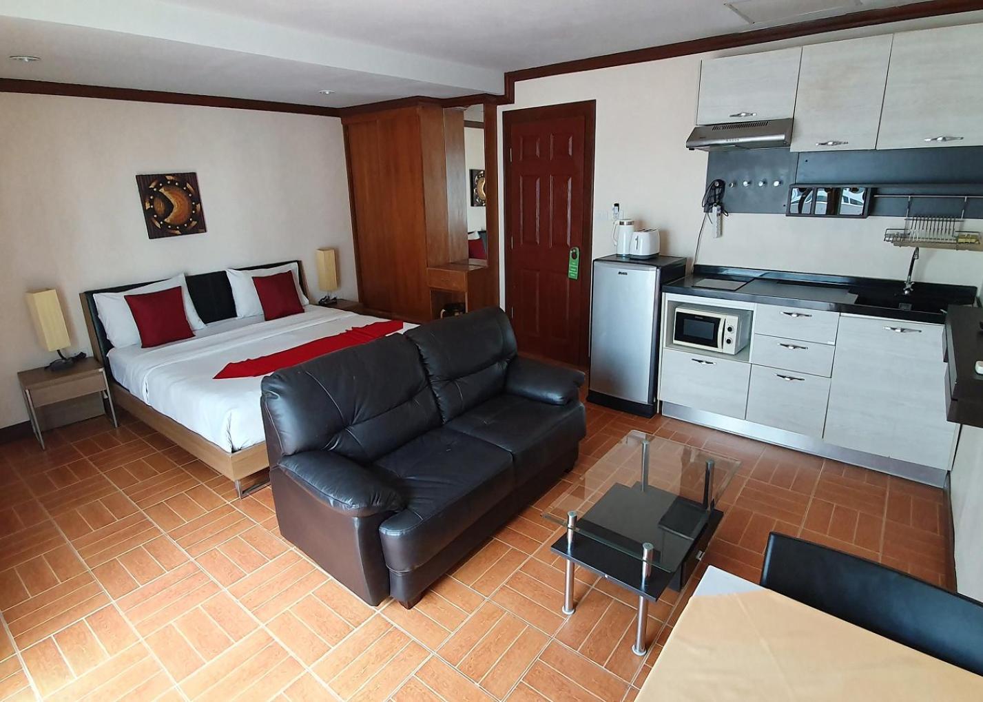 Patong Karlssons Hotel Экстерьер фото